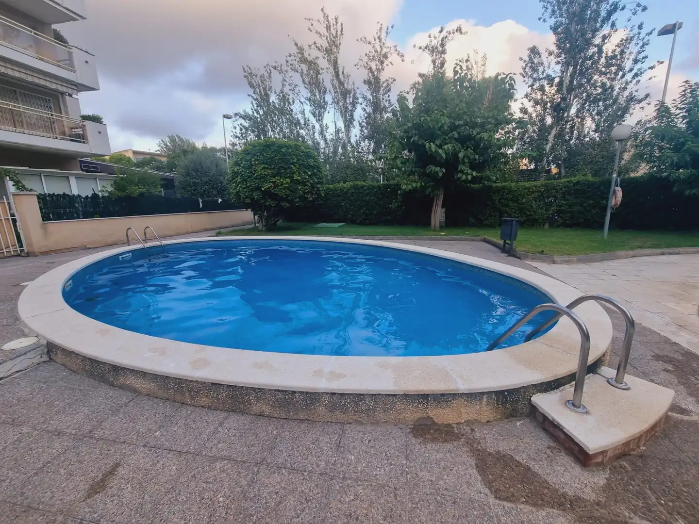 Swimming pool of Flat for sale in Salou  with Air Conditioner, Heating and Parquet flooring