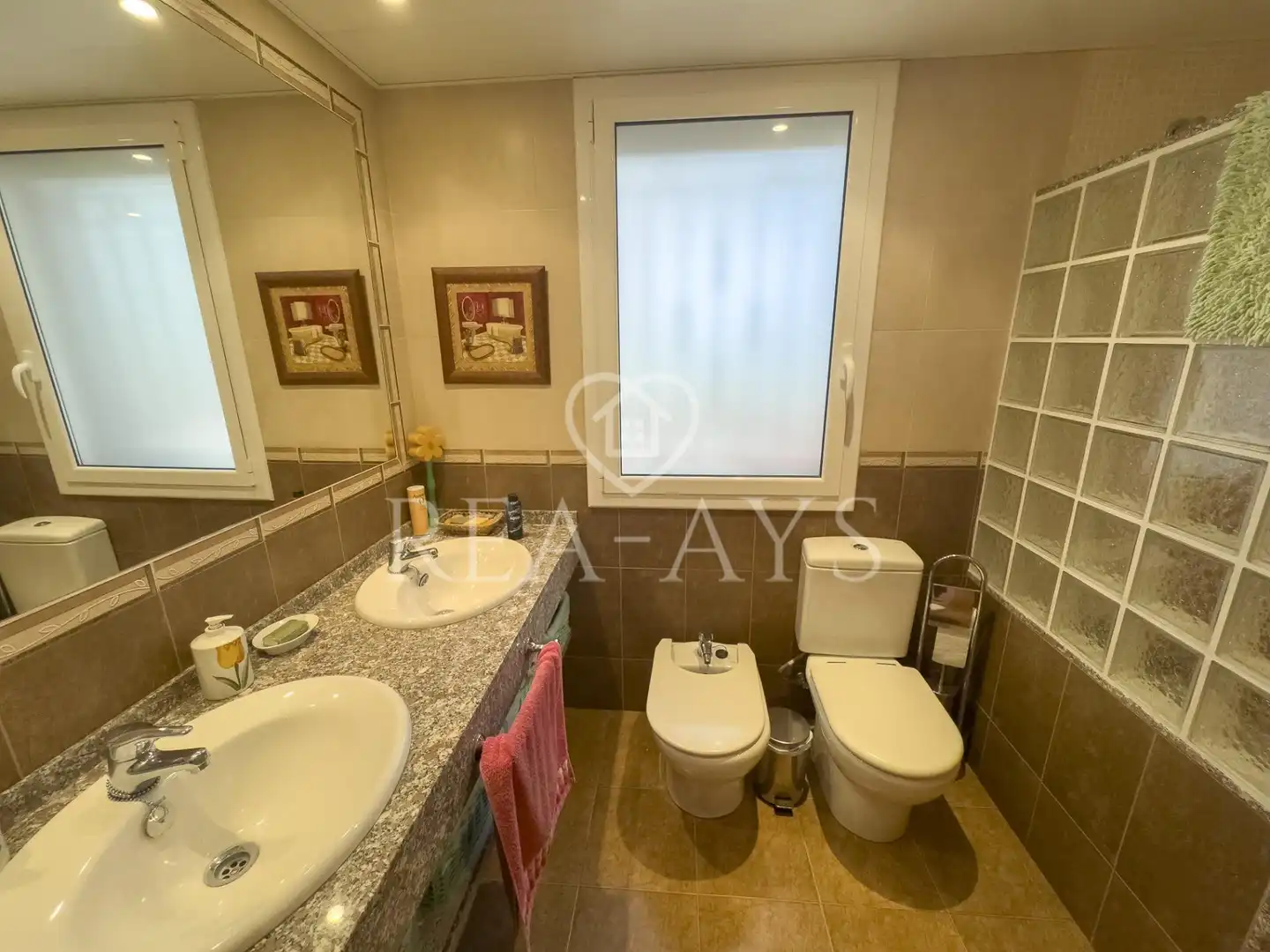 Baño de Casa o chalet en venta en Vallirana con Aire acondicionado, Calefacción y Jardín privado