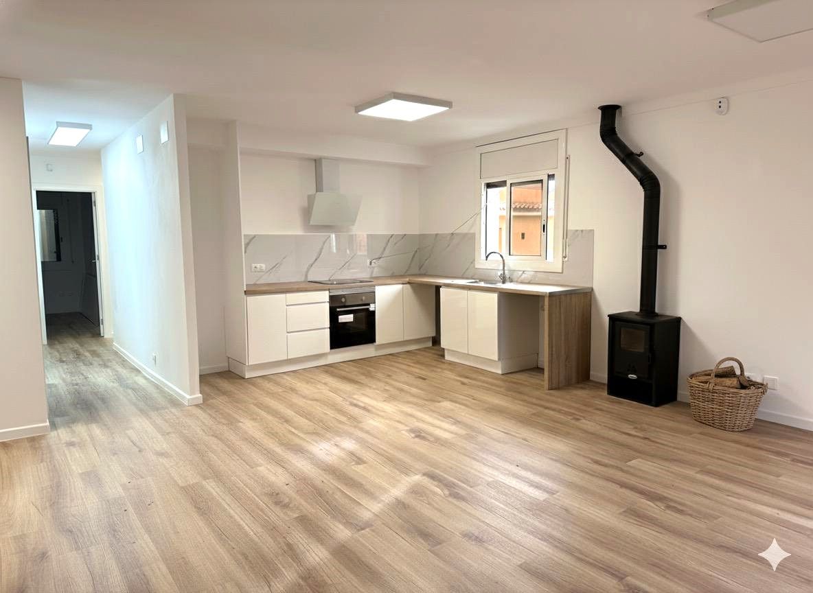 Piso en venta en Carrer Besalú, El Colomer - La Bateria - La Coma