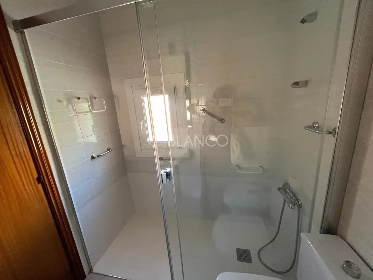 Bany de Casa o xalet en venda en Sant Andreu de la Barca amb Calefacció, Traster i Piscina comunitària