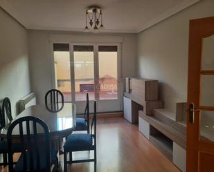 Sala d'estar de Casa adosada en venda en Salamanca Capital amb Calefacció, Jardí privat i Terrassa