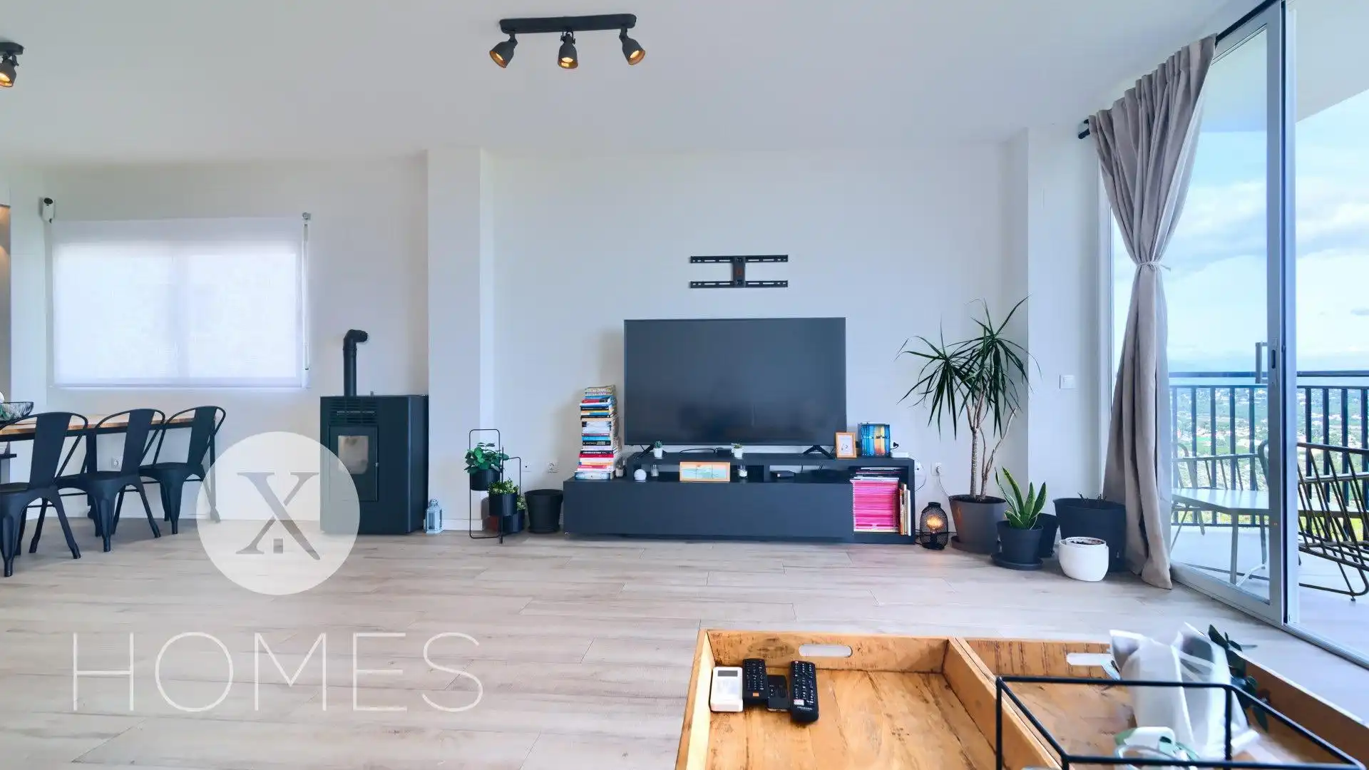 Sala d'estar de Casa o xalet en venda en Chiva amb Aire condicionat, Jardí privat i Terrassa