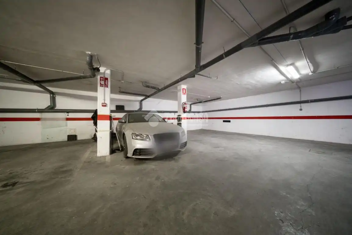Parking de Piso en venta en Valladolid con Calefacción y Terraza