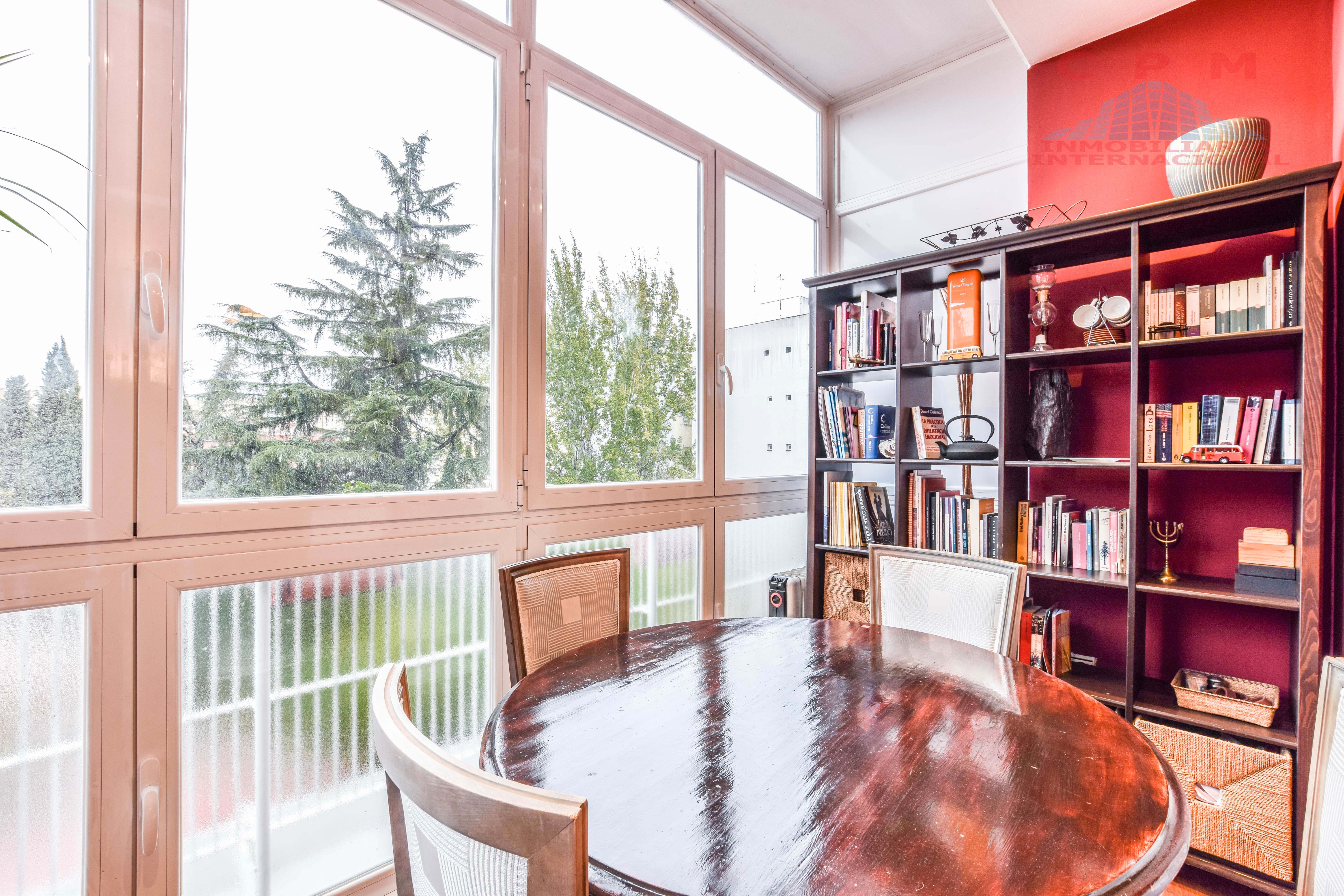 Dining room of Flat to rent in  Madrid Capital  with Air Conditioner, Heating and Parquet flooring