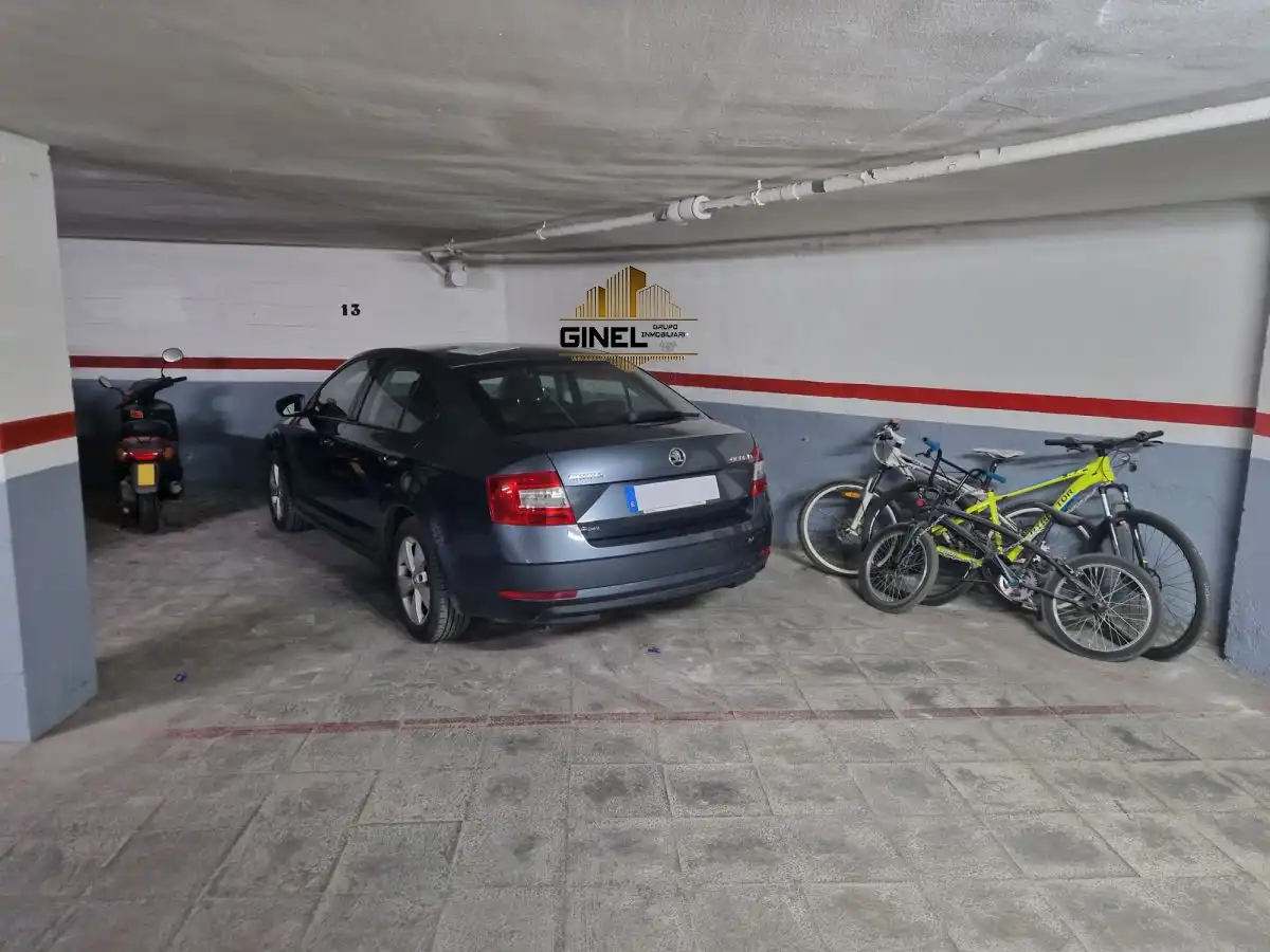 Aparcament de Pis en venda en Jaén amb Aire condicionat, Calefacció i Moblat