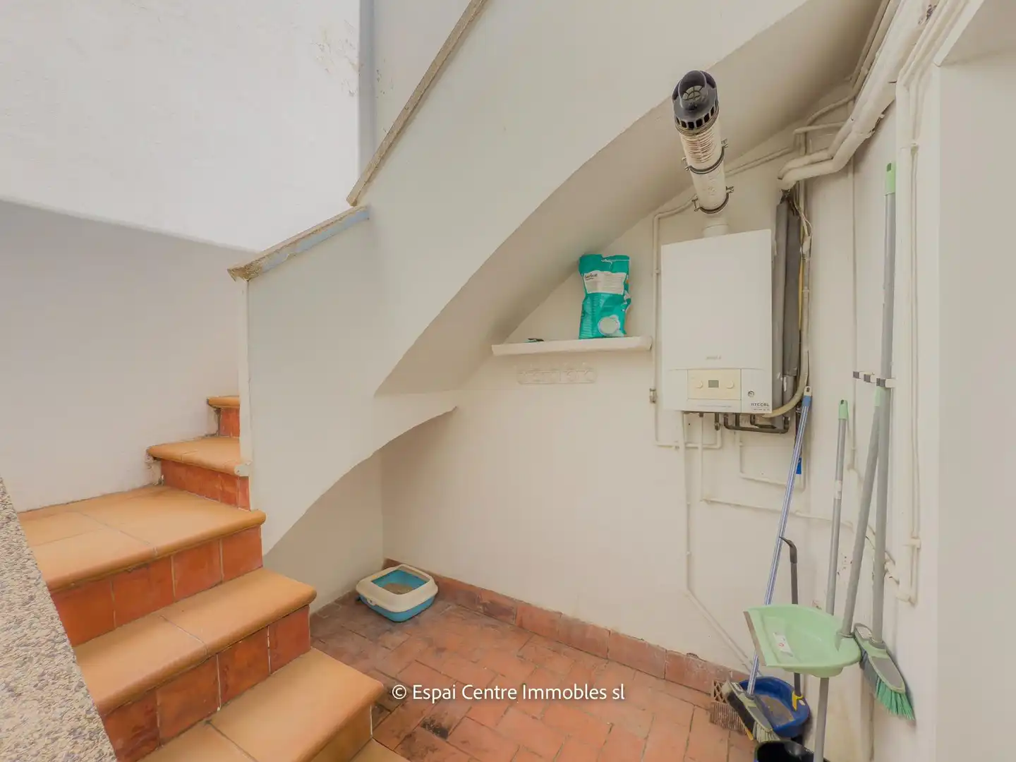 Einfamilien-Reihenhaus zum Verkauf in Terrassa mit Heizung und Terrasse