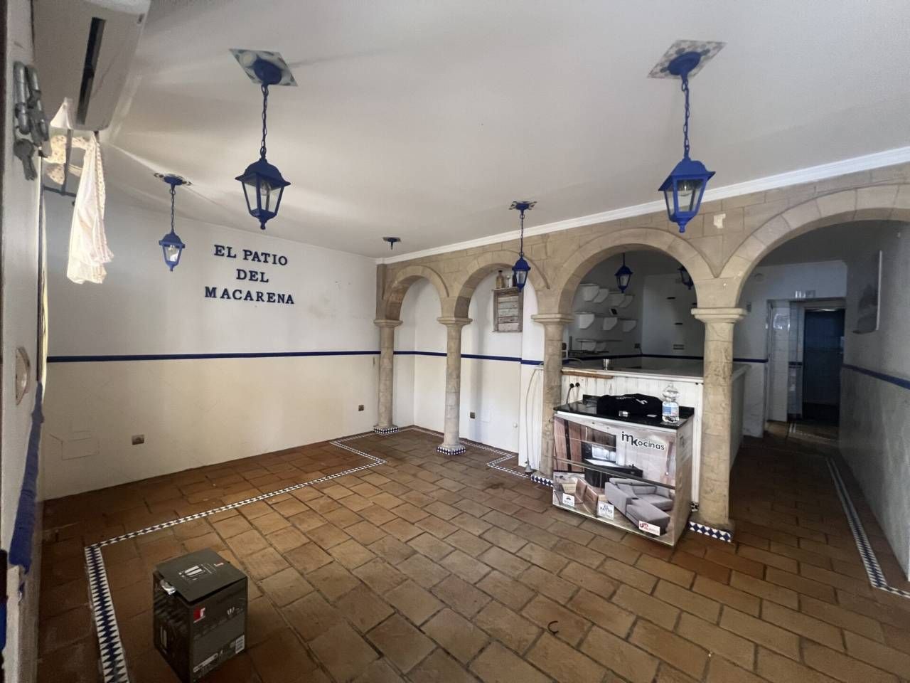 Premises for sale in Estepona  with Air Conditioner