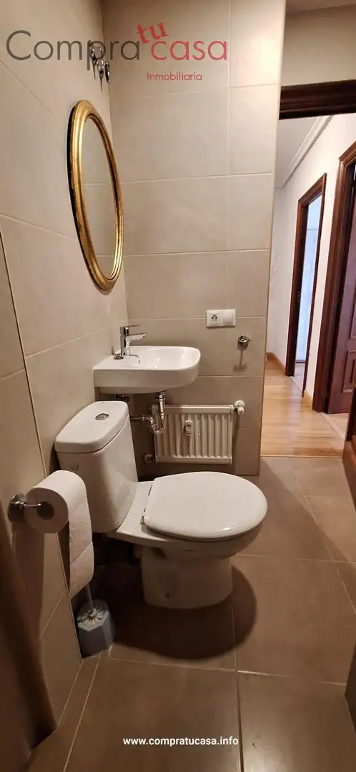 Baño de Piso de alquiler en Segovia con Calefacción, Terraza y Amueblado