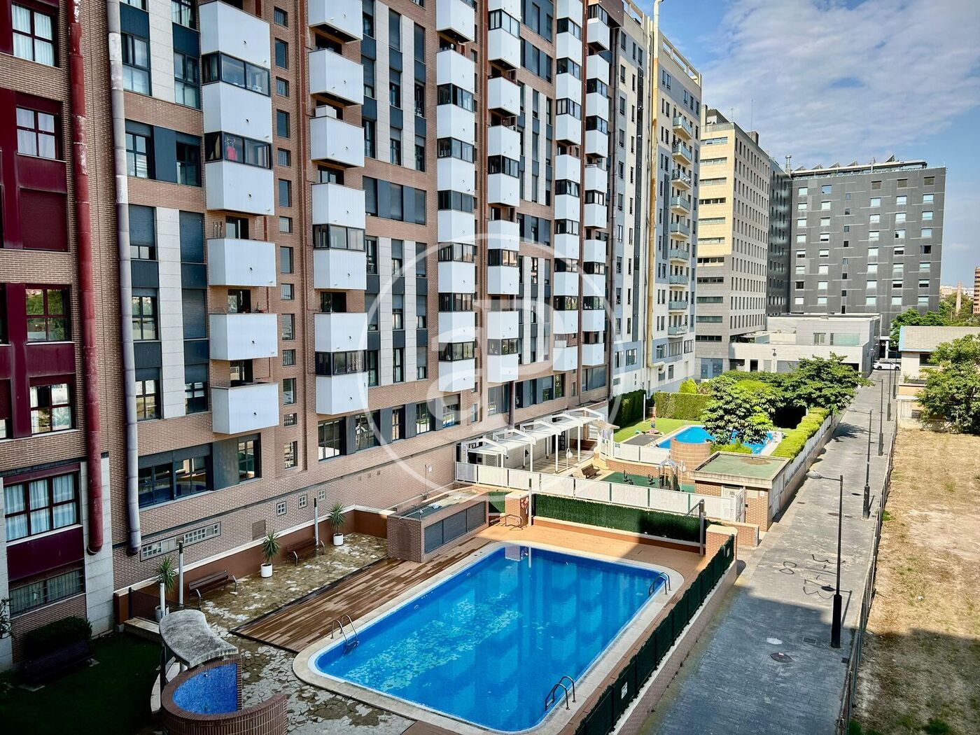 Swimming pool of Flat to rent in  Valencia Capital  with Air Conditioner, Heating and Private garden