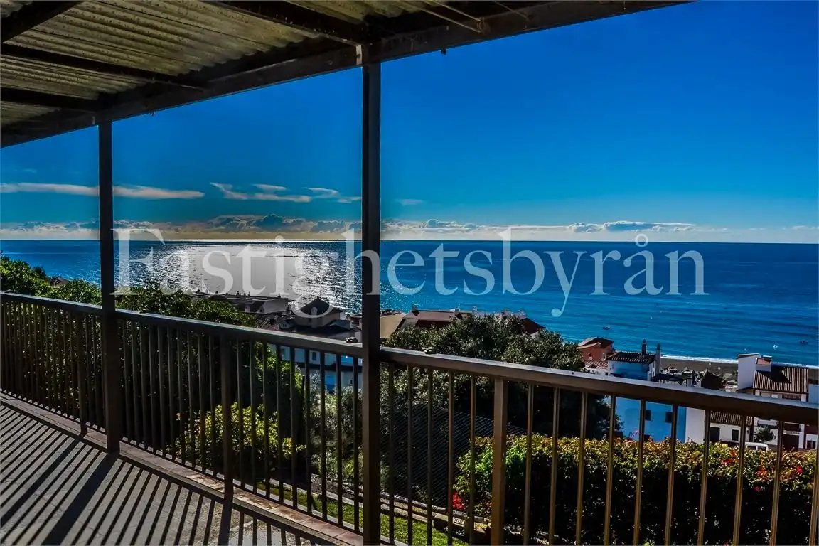 Vista exterior de Casa o chalet en venta en Vélez-Málaga con Jardín privado, Terraza y Piscina