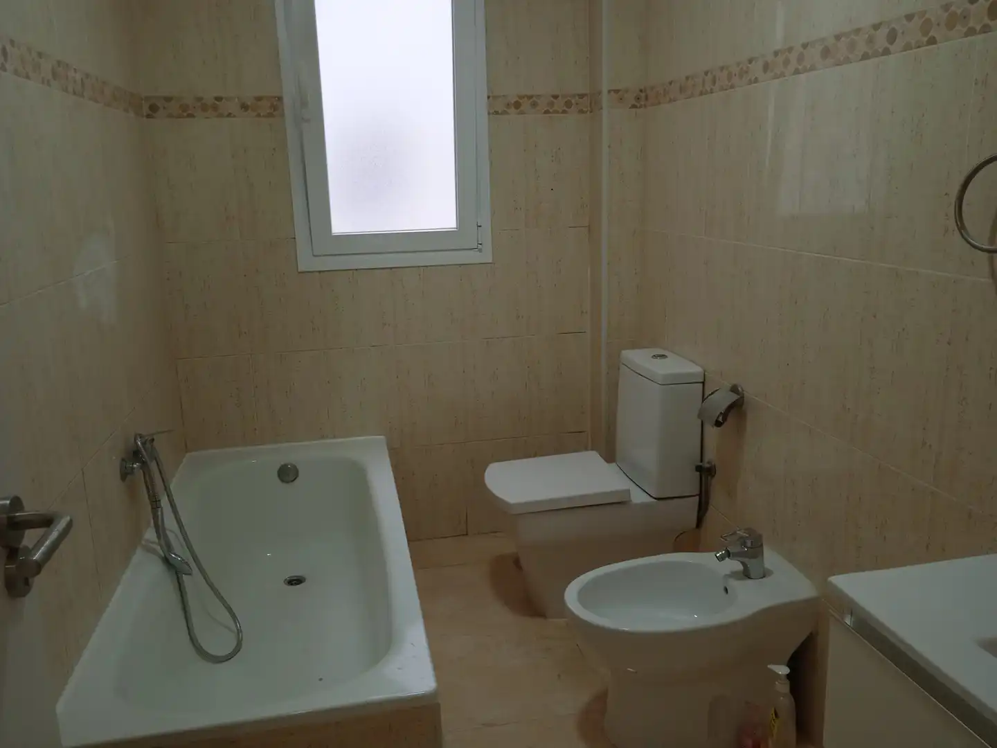 Badezimmer von Wohnung zur Miete in Madrid mit Klimaanlage, Heizung und Parkett