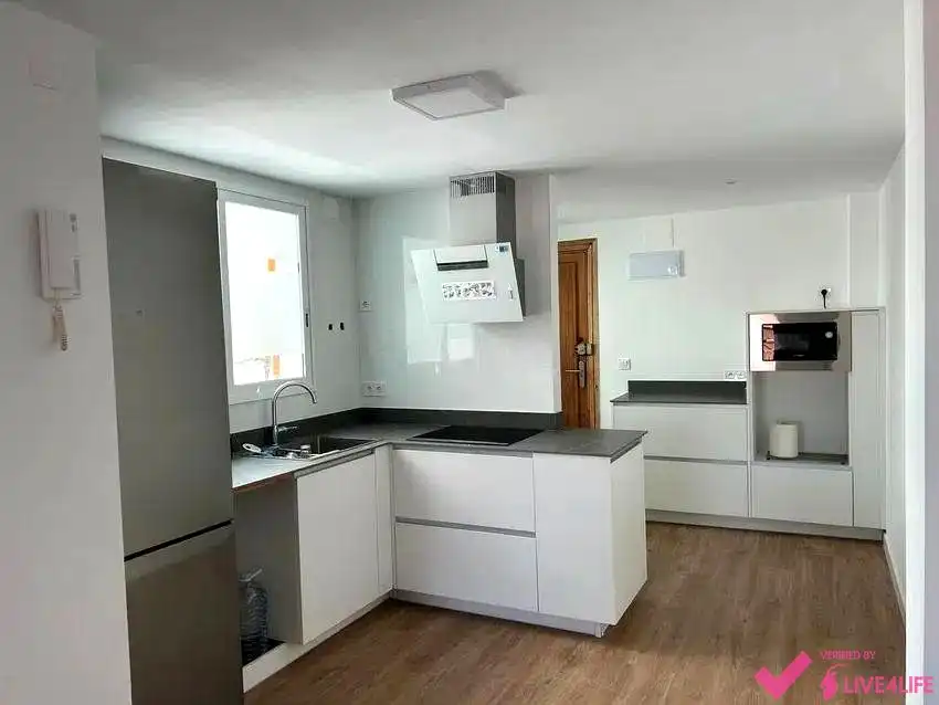 Flat for rent in calle de la Reina, El Cabanyal - El Canyamelar
