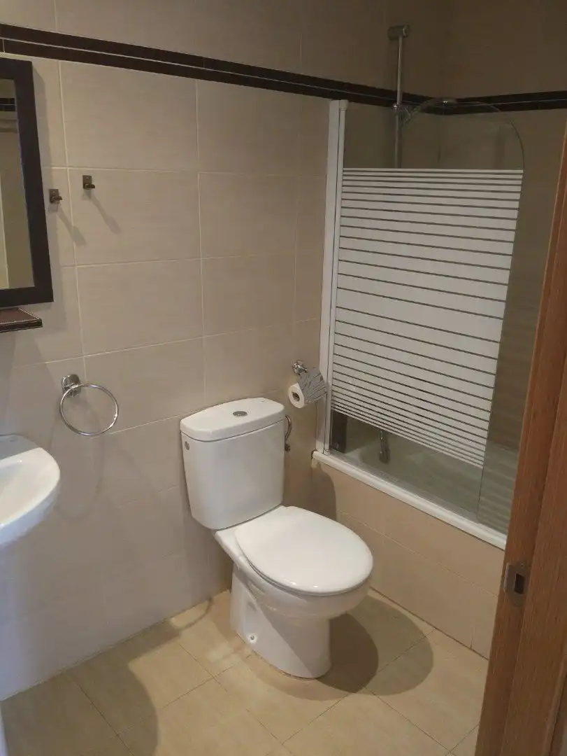 Baño de Piso de alquiler en Algeciras con Amueblado y Piscina comunitaria