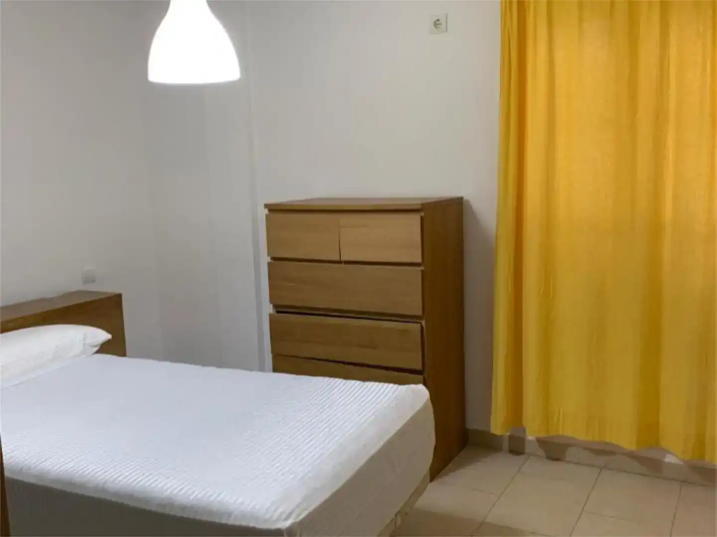 Schlafzimmer von Dachboden zur Miete in Algeciras mit Klimaanlage