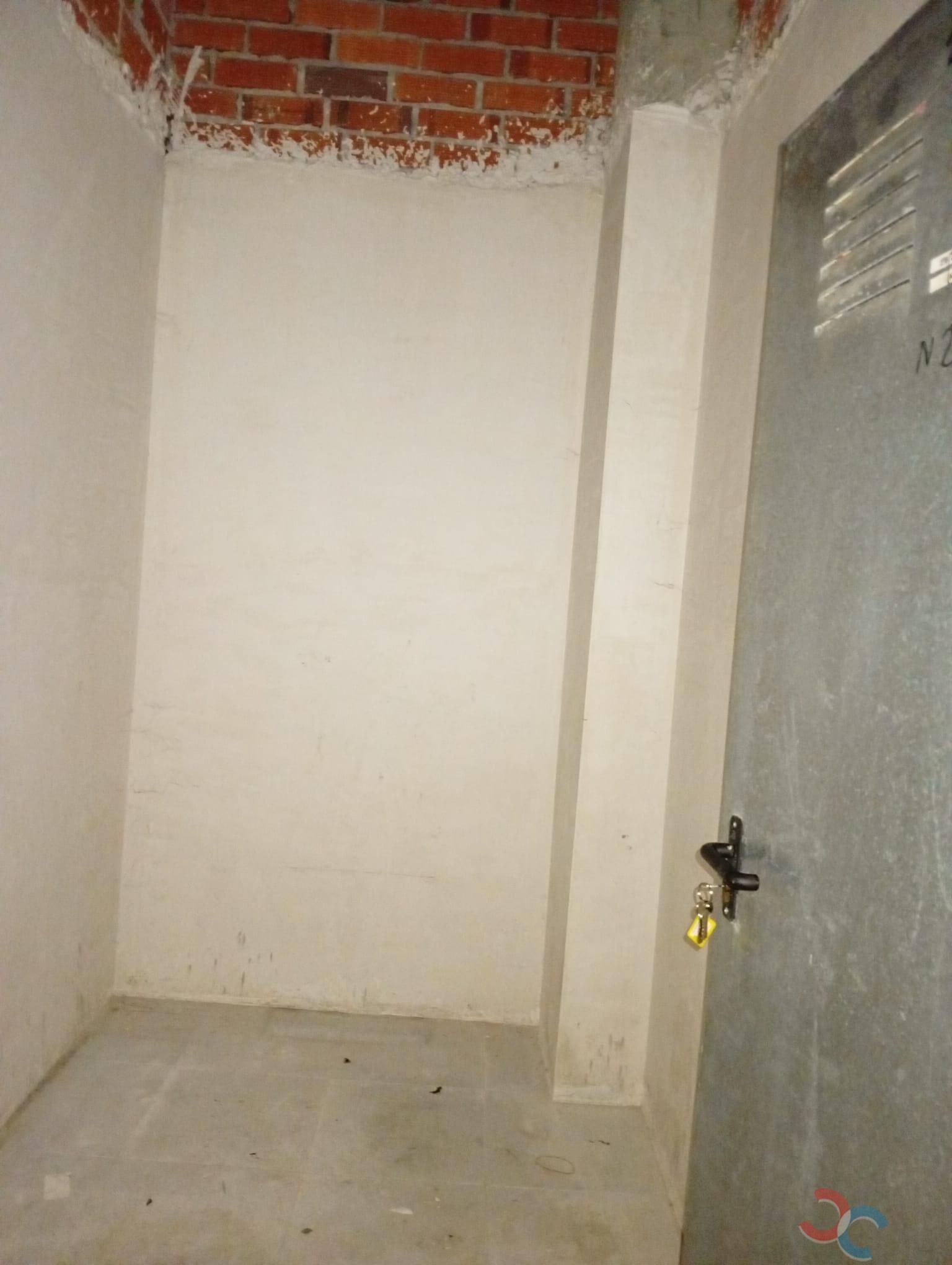 Box room to rent in Marín