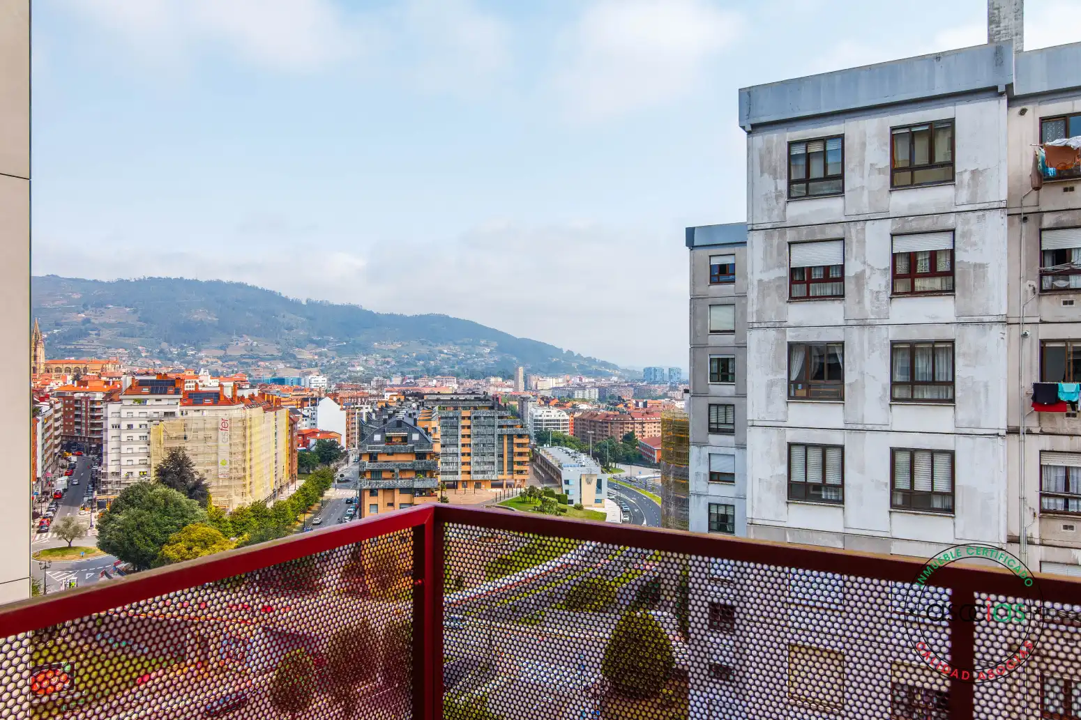 Terrassa de Pis en venda en Oviedo  amb Calefacció, Parquet i Traster