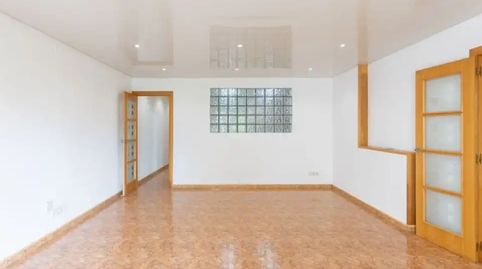 Foto 4 de Piso en venta en Carrer de la Seu D'urgell, 51, Casagemes, Badalona