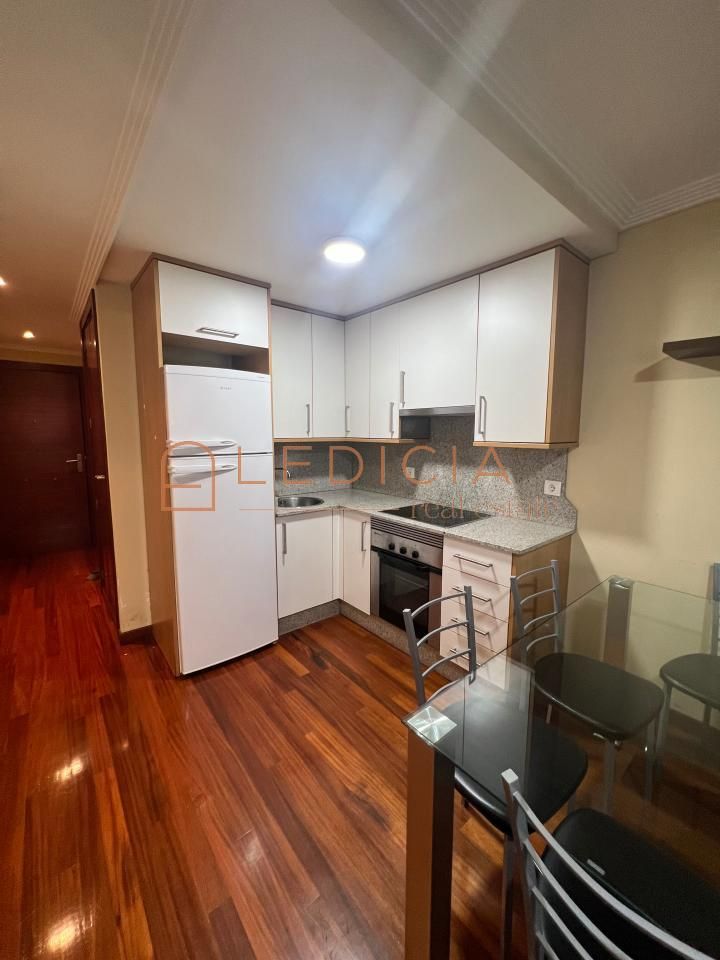 Kitchen of Study for sale in Vigo   with Heating, Parquet flooring and Furnished