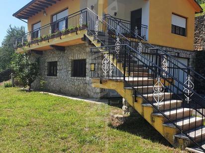 Vista exterior de Casa o xalet en venda en Santiurde de Toranzo amb Terrassa i Balcó