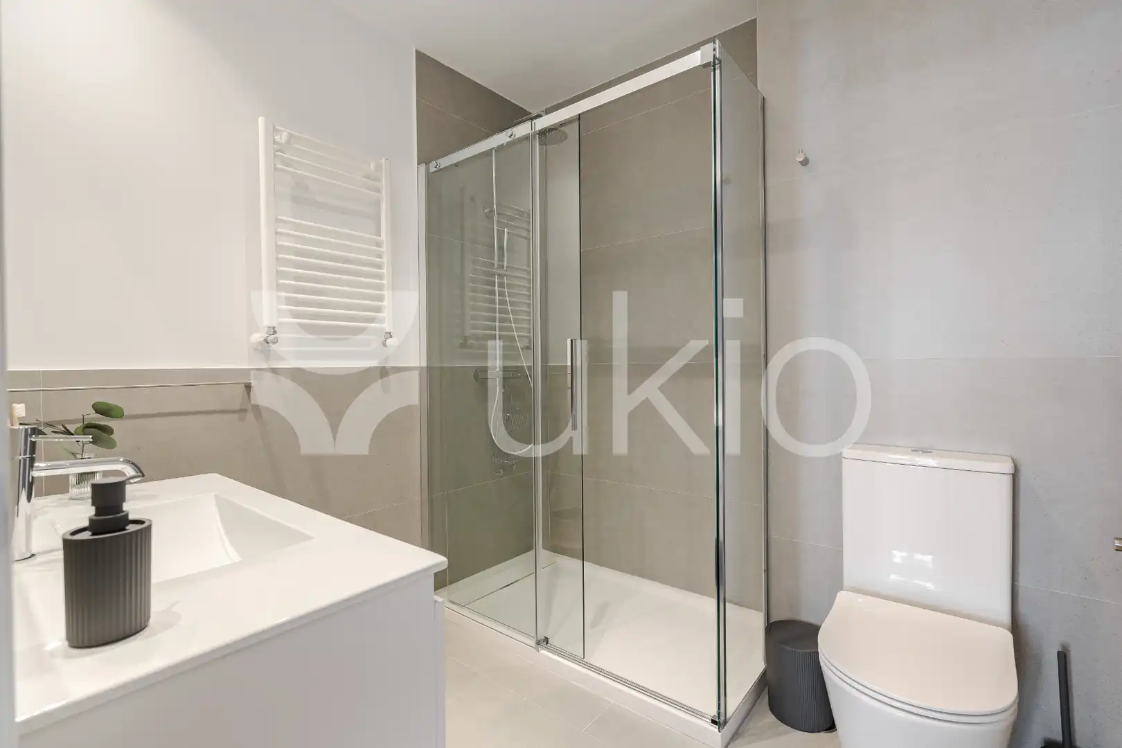 Baño de Apartamento de alquiler en Madrid con Aire acondicionado, Calefacción y Amueblado