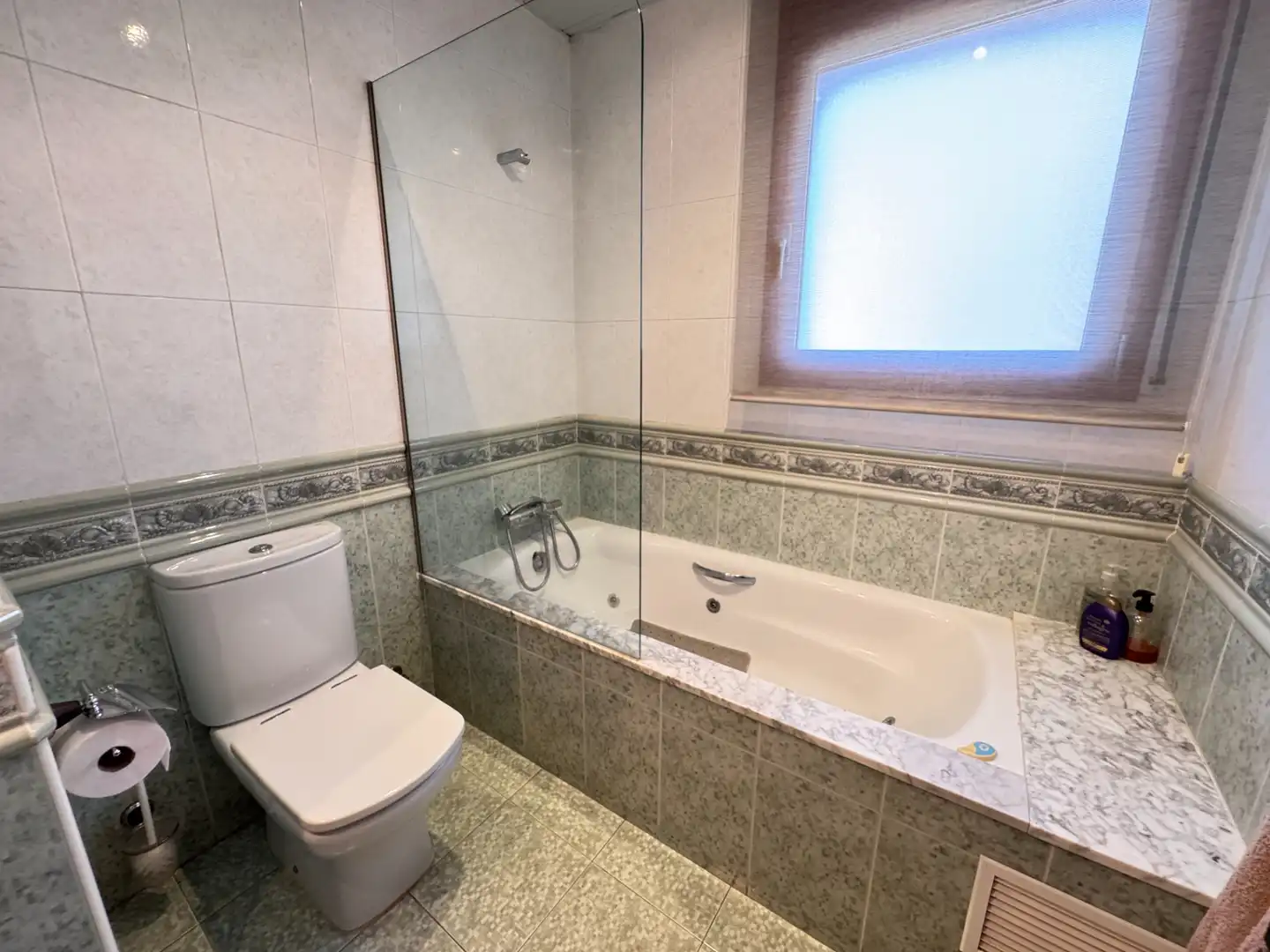 Bany de Casa o xalet en venda en Cardedeu amb Aire condicionat, Calefacció i Jardí privat