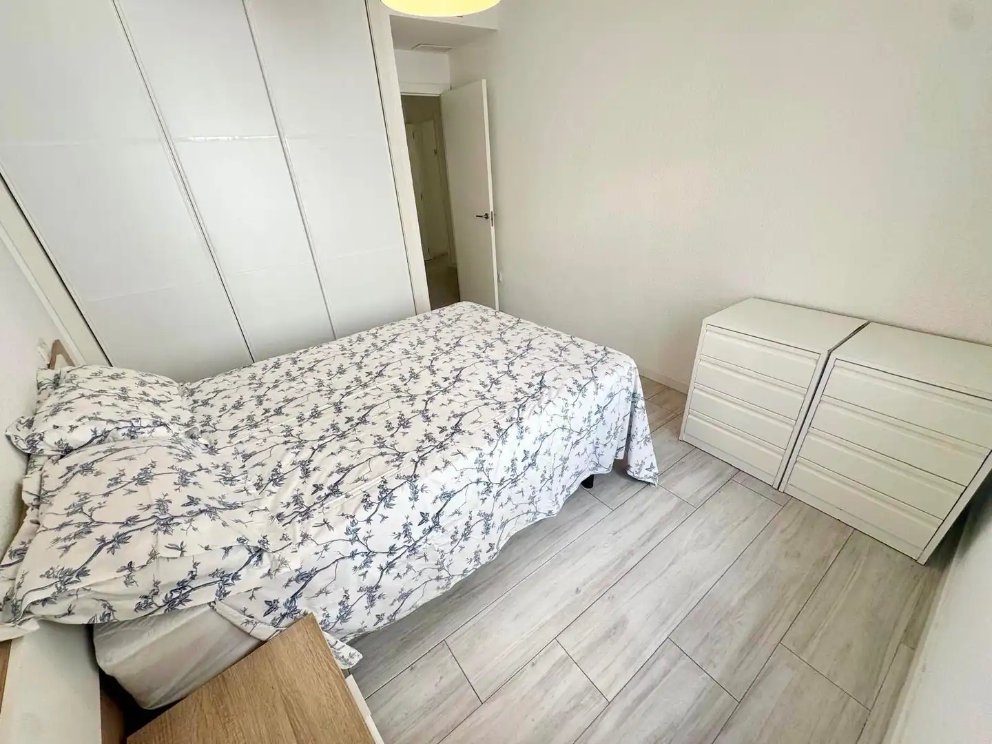 Schlafzimmer von Erdgeschoss zum Verkauf in Punta Umbría mit Klimaanlage, Heizung und Abstellraum