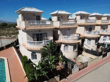 Casa con balcón en venta en San Fulgencio