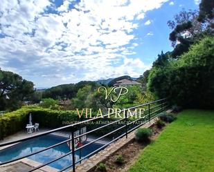 Vista exterior de Casa o xalet de lloguer en Cabrils amb Aire condicionat, Calefacció i Jardí privat