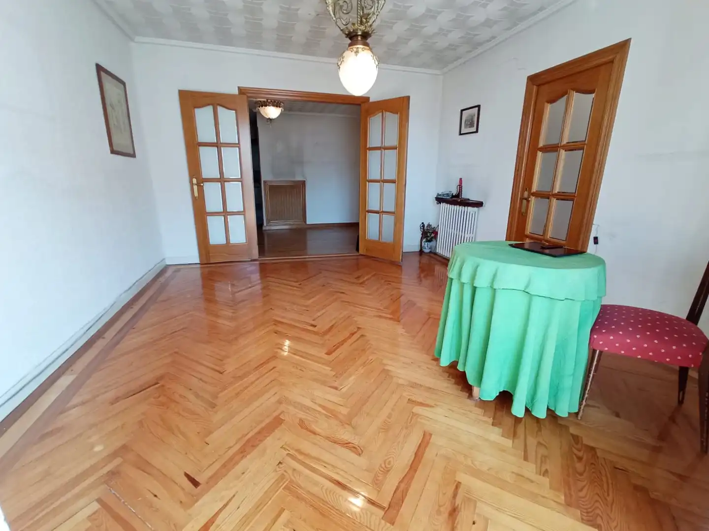 Sala de estar de Piso en venta en Burgos con Calefacción, Parquet y Balcón