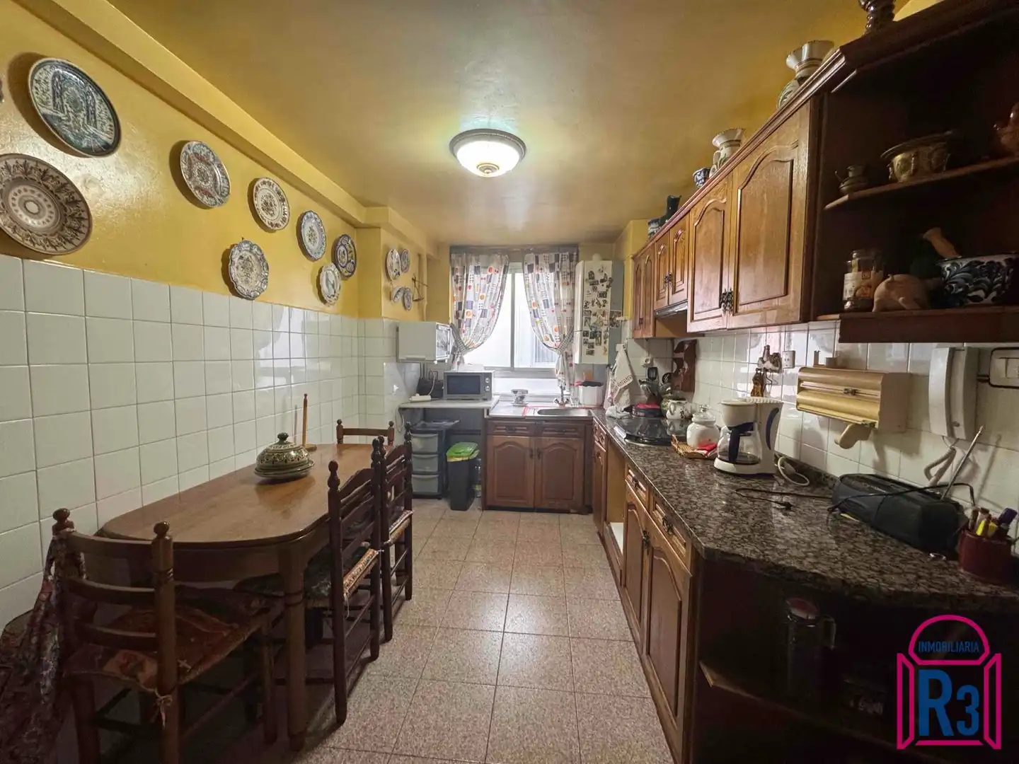 Cuina de Pis en venda en León Capital  amb Calefacció i Terrassa