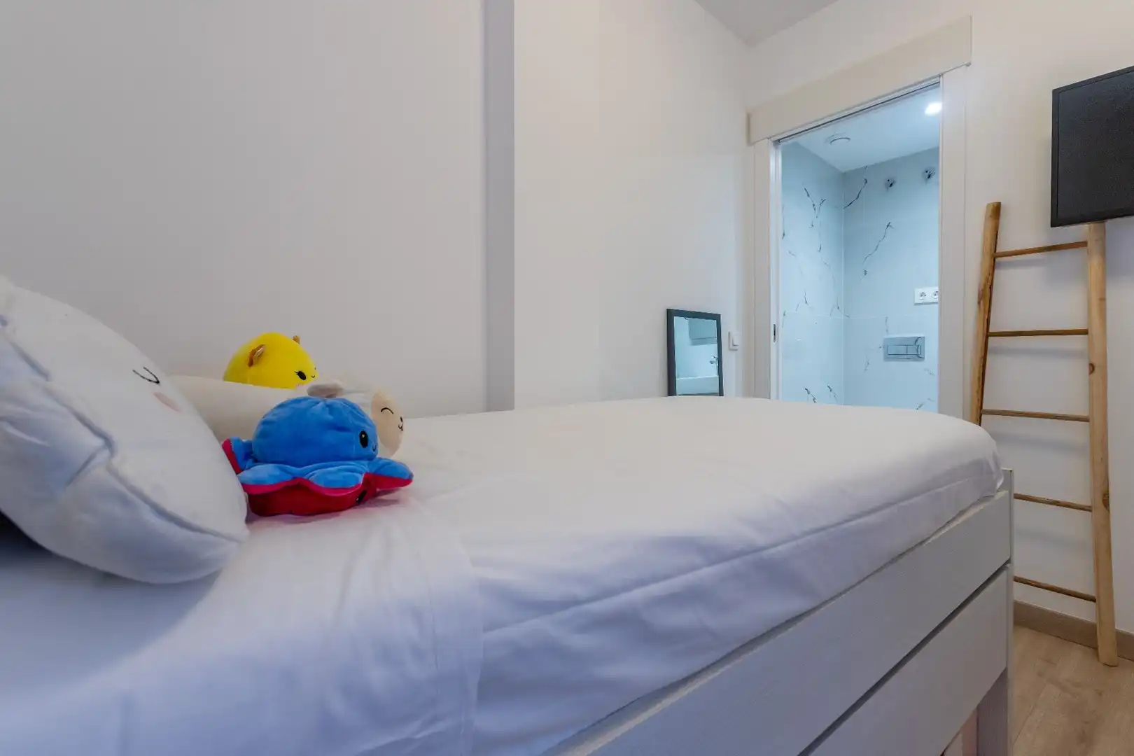 Schlafzimmer von Wohnungen zum Verkauf in Roses mit Klimaanlage, Heizung und Terrasse