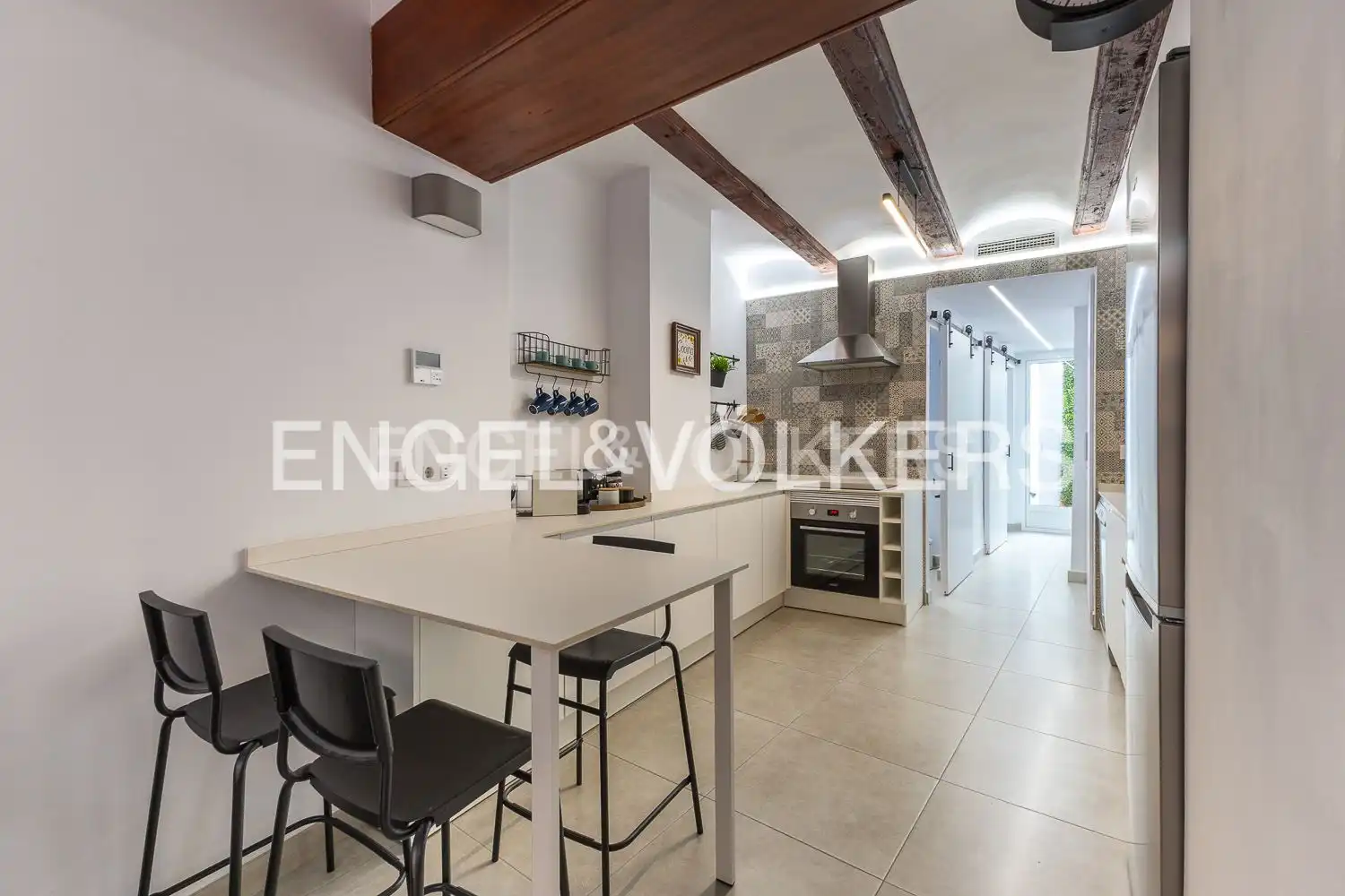 Cuina de Apartament de lloguer en Valencia amb Aire condicionat, Calefacció i Moblat
