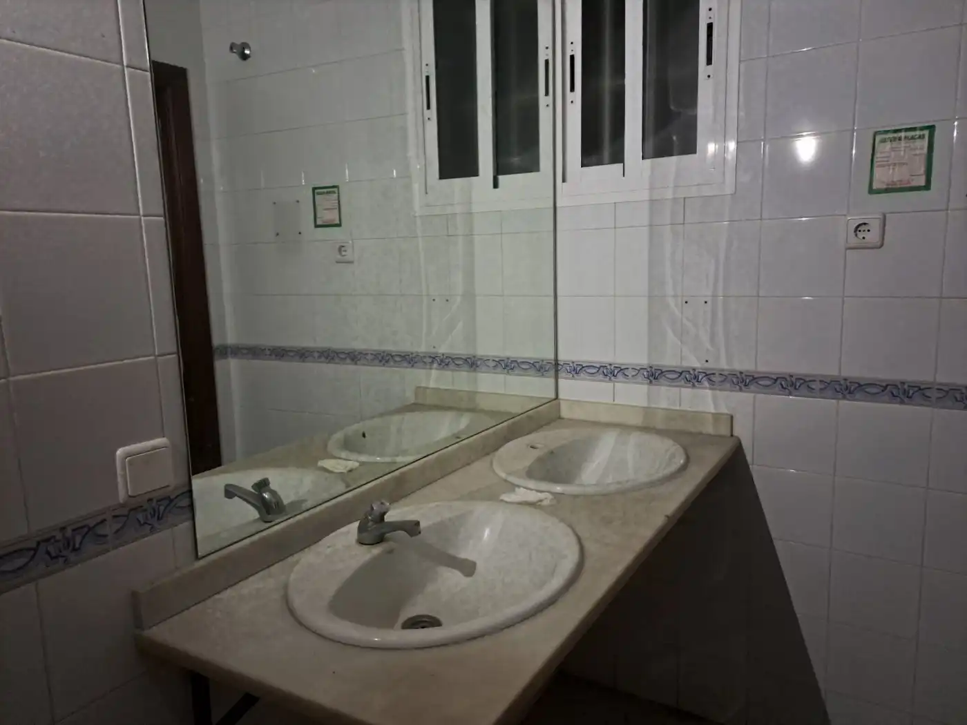 Baño de Local de alquiler en Villaverde del Río