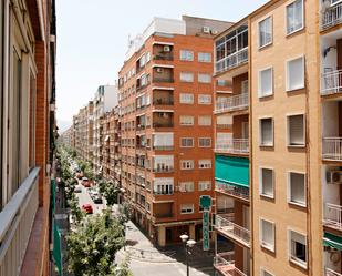 Vista exterior de Pis de lloguer en  Granada Capital amb Balcó