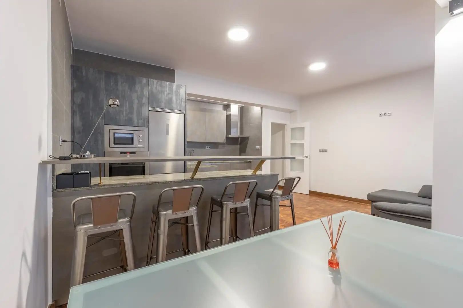 Küche von Wohnung zum Verkauf in Granada mit Parkett