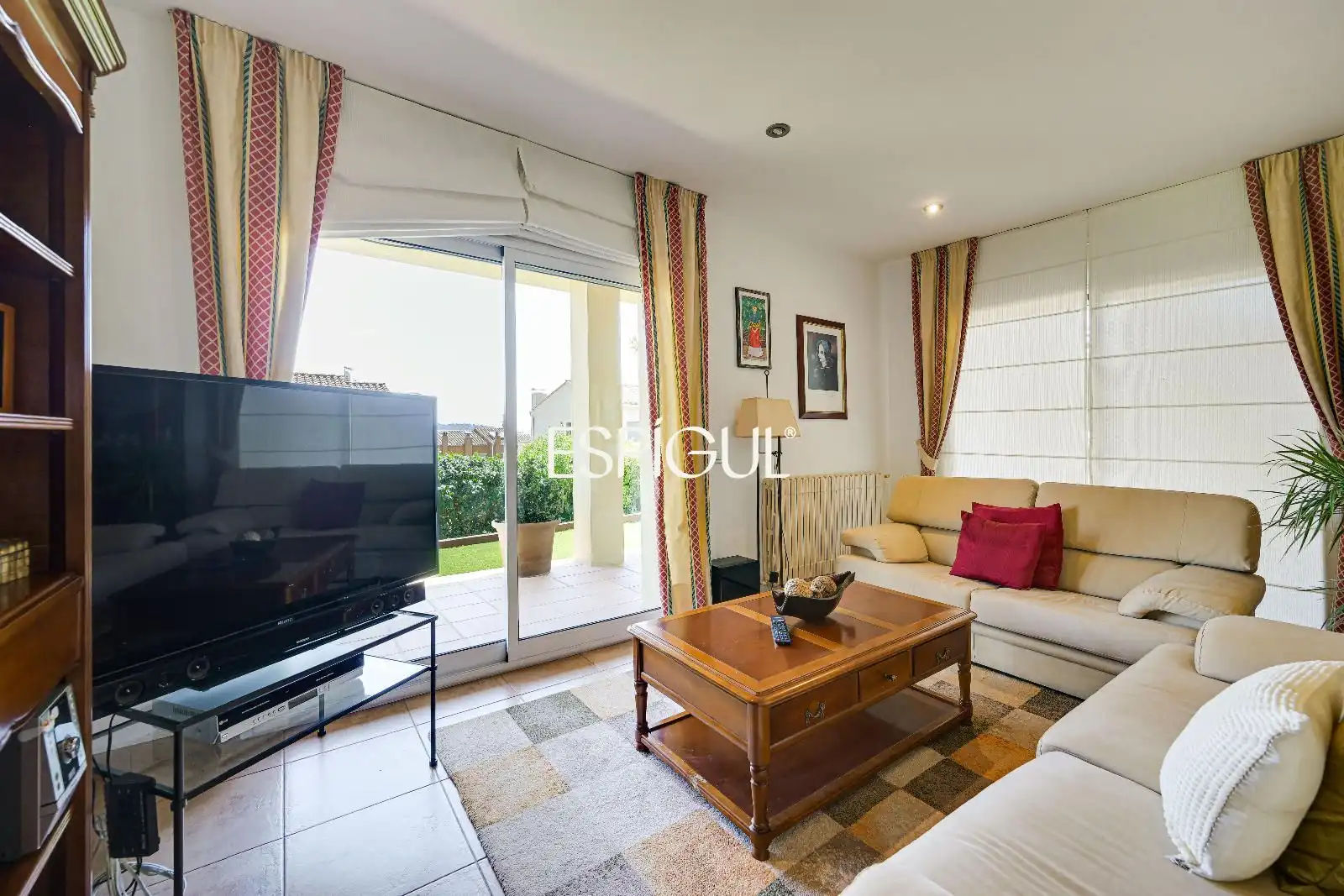 Sala de estar de Casa o chalet en venta en Mont-ras con Aire acondicionado, Calefacción y Parquet