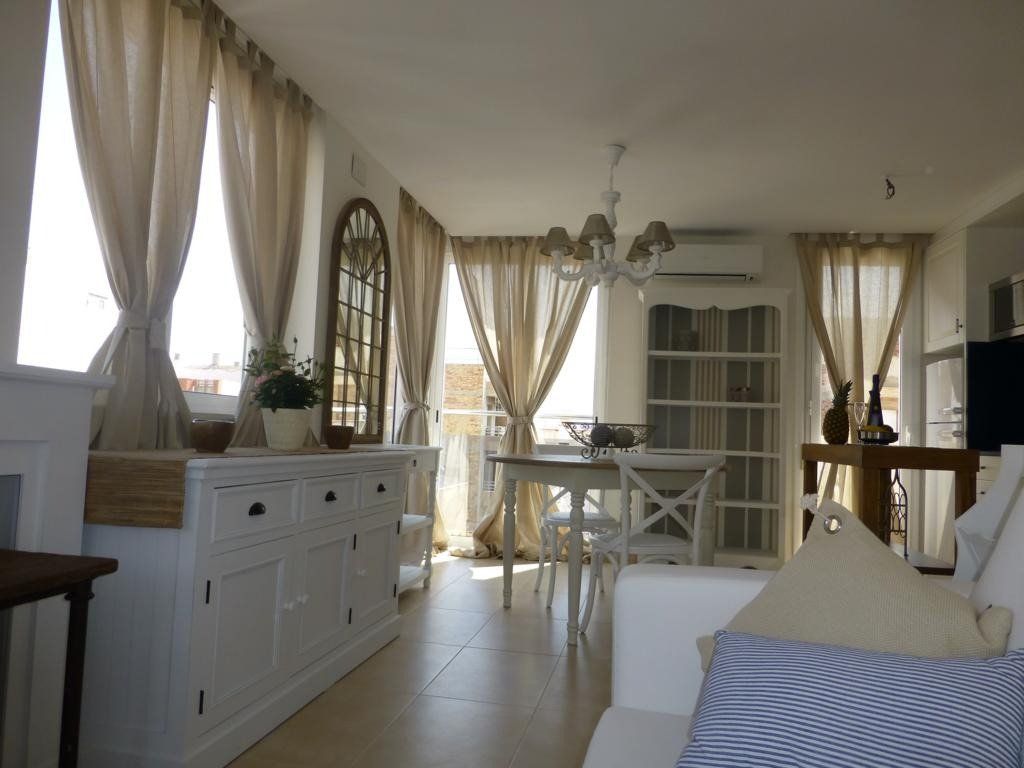 Sala d'estar de Àtic de lloguer en L'Ametlla de Mar  amb Aire condicionat, Calefacció i Terrassa