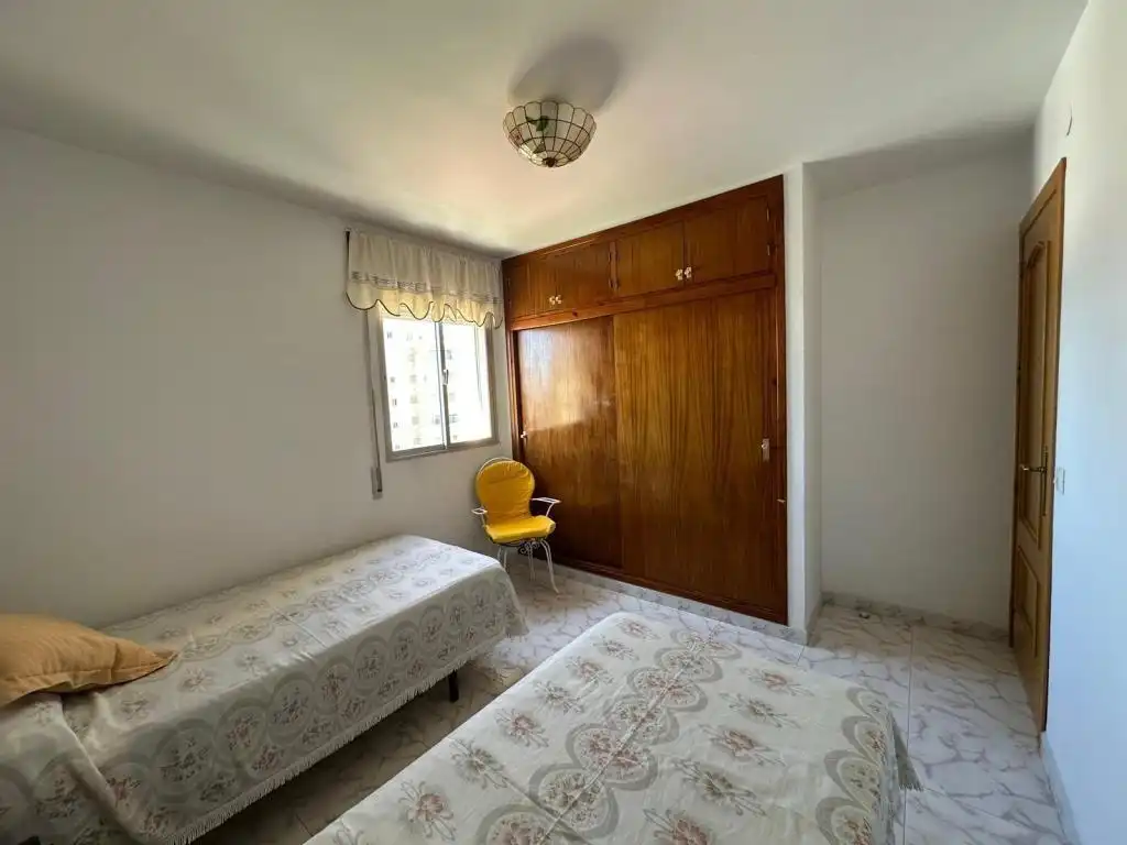 Dormitori de Apartament en venda en Fuengirola amb Aire condicionat i Terrassa