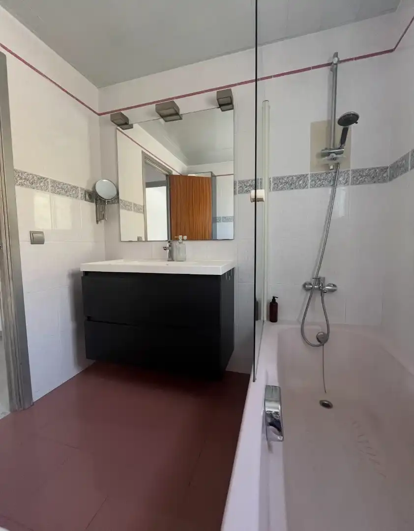 Bany de Pis en venda en Barcelona amb Forn i Balcó