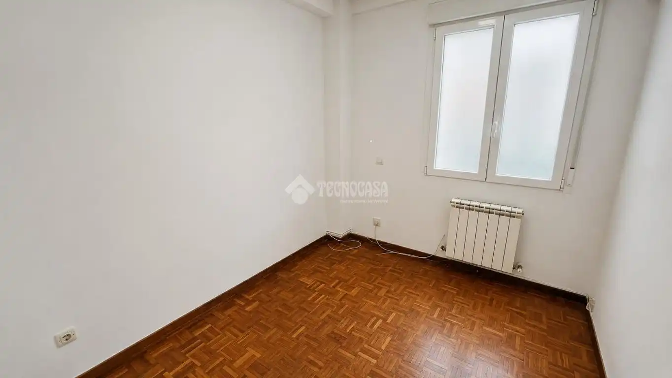 Bedroom of Flat for sale in Madrid  with Air Conditioner, Heating and Terrace