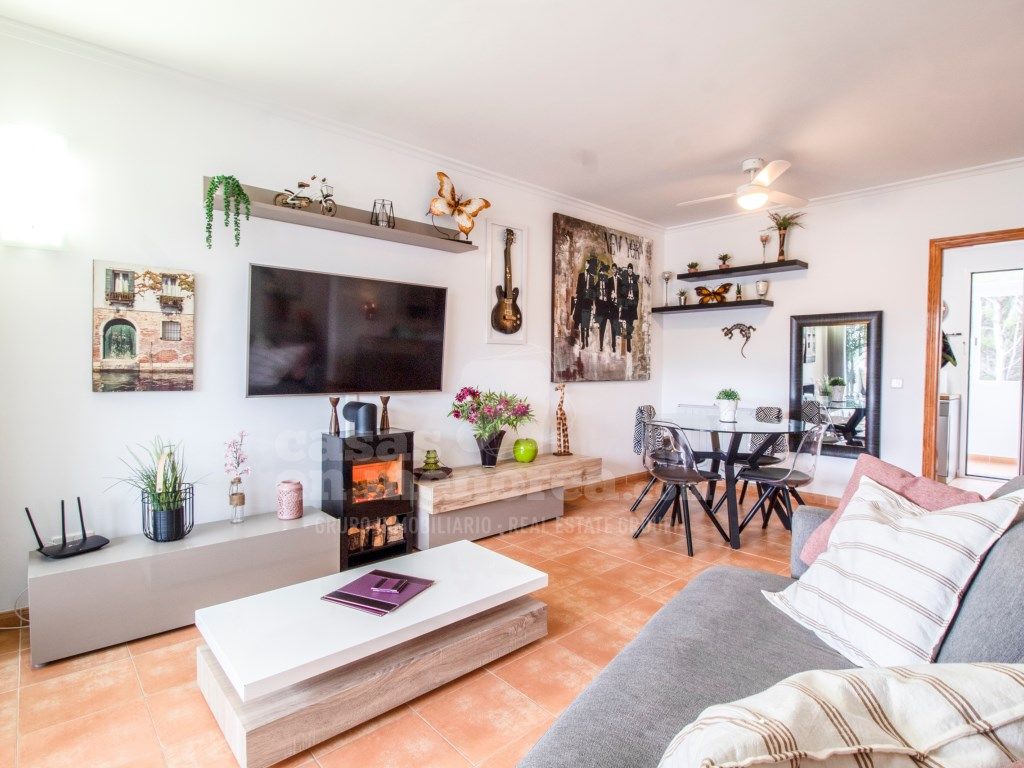 Sala d'estar de Apartament en venda en Es Mercadal amb Aire condicionat, Jardí privat i Piscina