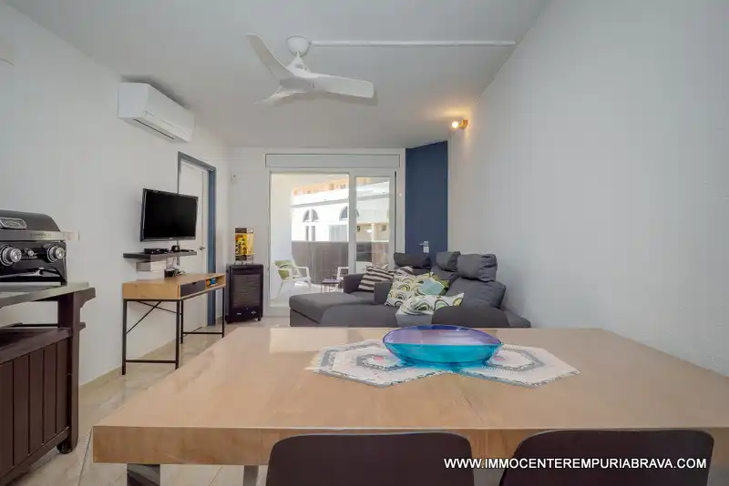 Sala de estar de Apartamento en venta en Empuriabrava con Aire acondicionado, Calefacción y Terraza