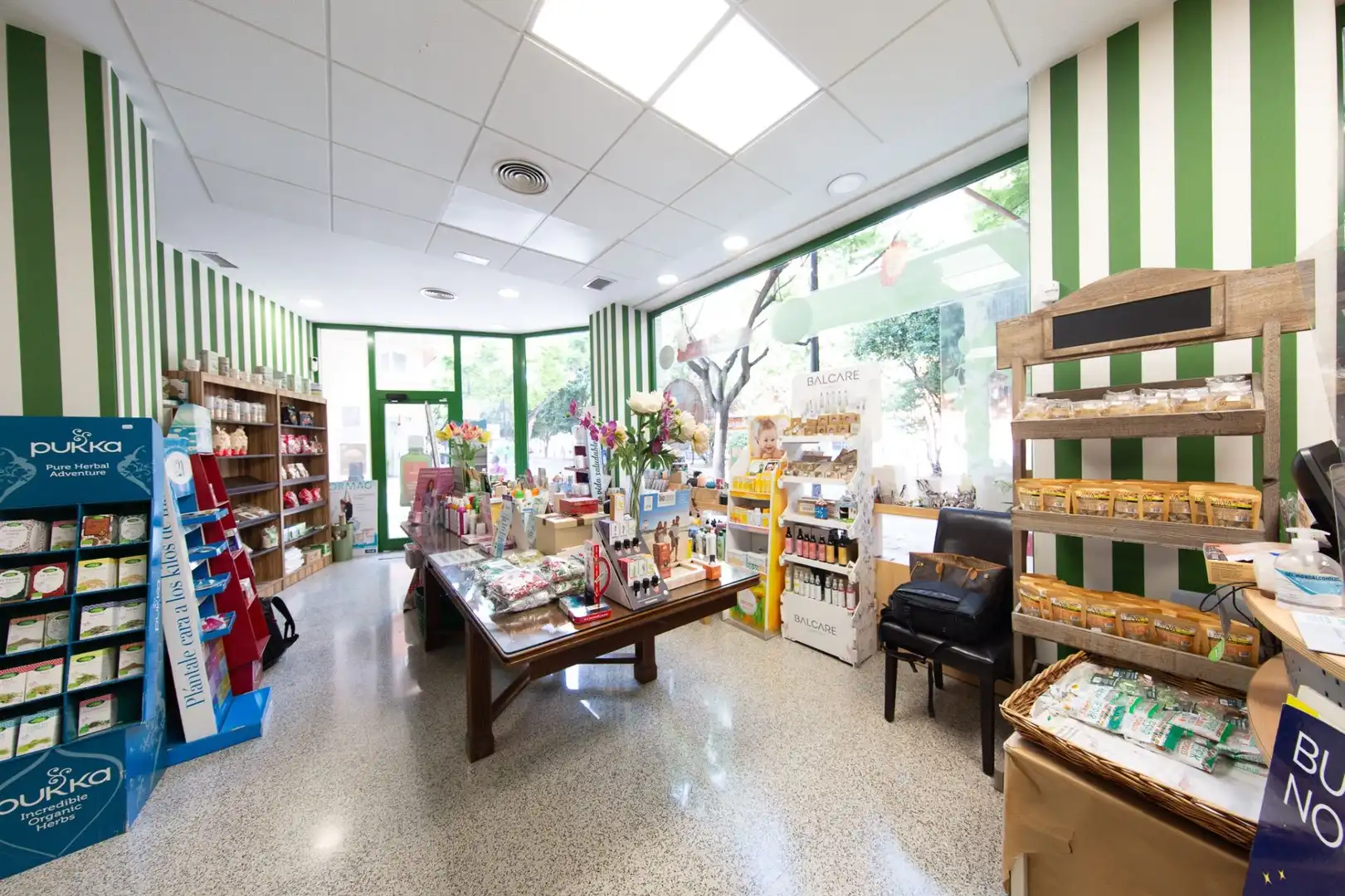 Local comercial de lloguer a Campoamor - Altozano