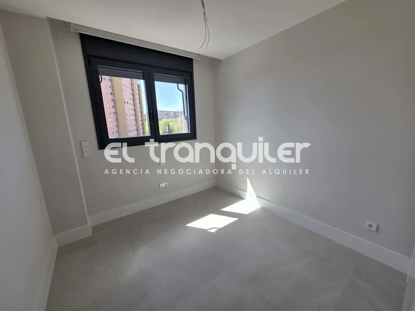 Bedroom of Flat for rent in Madrid  with Air Conditioner, Terrace and Storage room