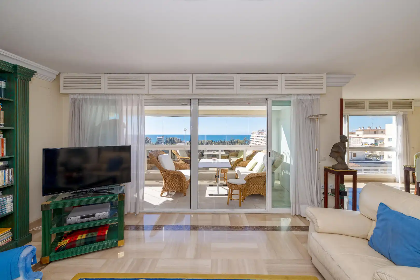 Sala de estar de Ático en venta en Marbella con Aire acondicionado, Calefacción y Terraza
