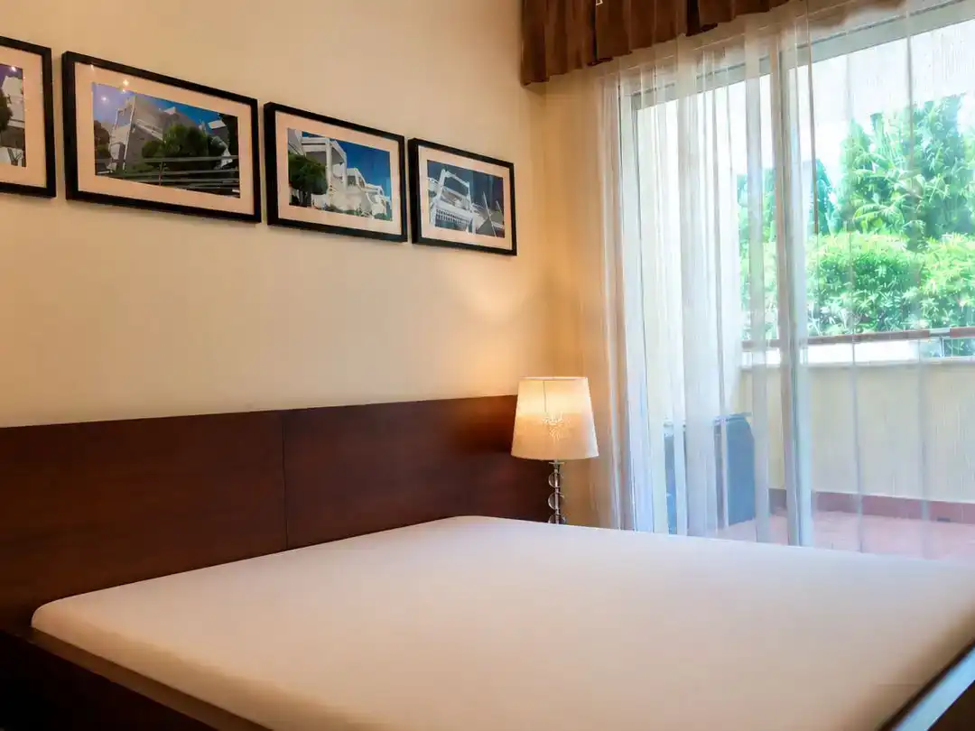 Habitación de Apartamento en venta en Marbella con Aire acondicionado, Piscina y Balcón