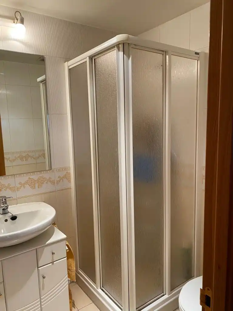 Baño de Piso de alquiler en Alcorcón con Aire acondicionado, Calefacción y Parquet