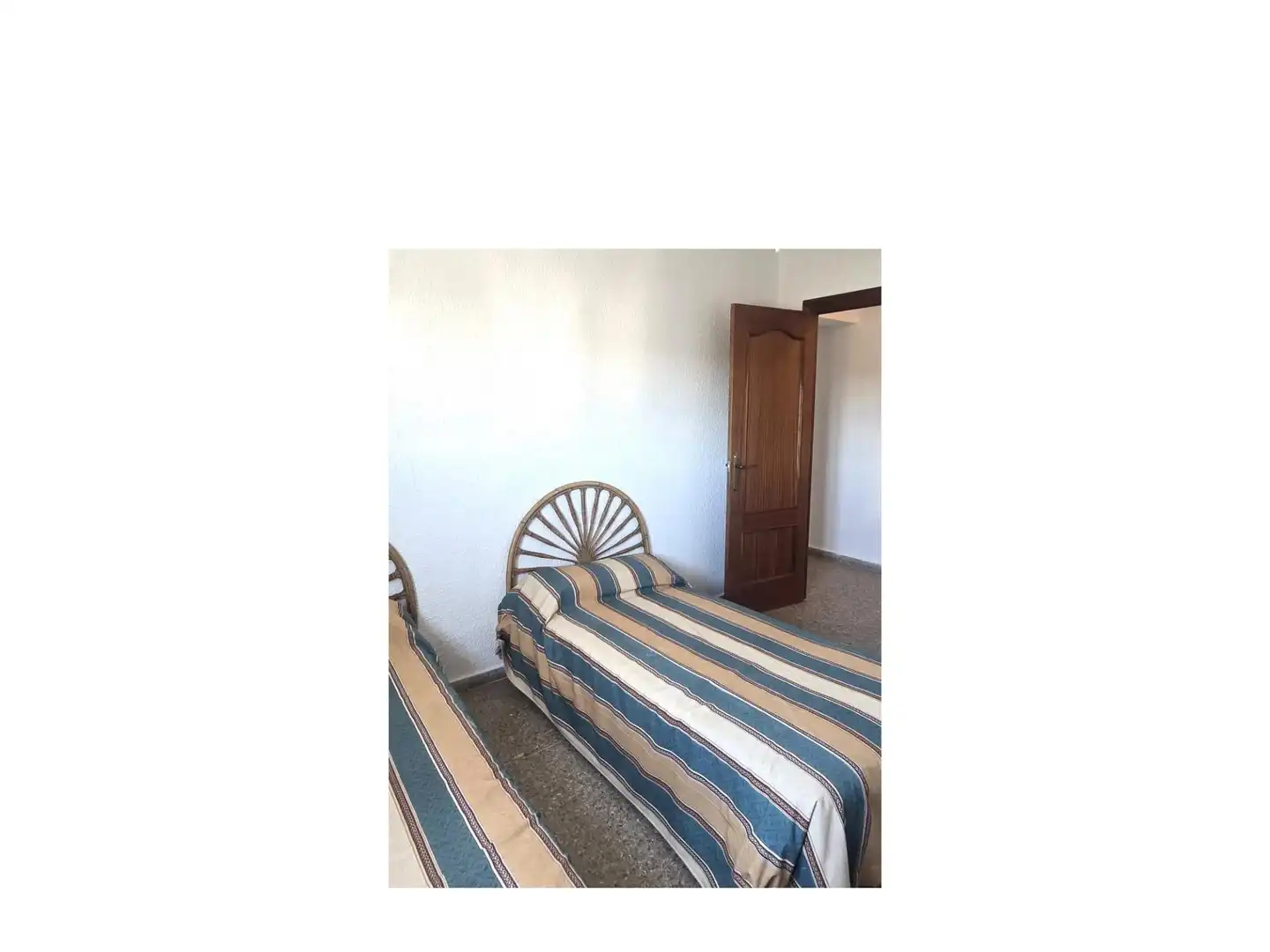 Habitación de Apartamento en venta en Torrevieja con Jardín privado, Terraza y Amueblado