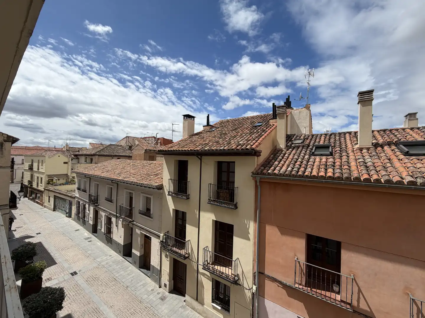 Vista exterior de Piso en venta en Alcalá de Henares con Calefacción y Terraza