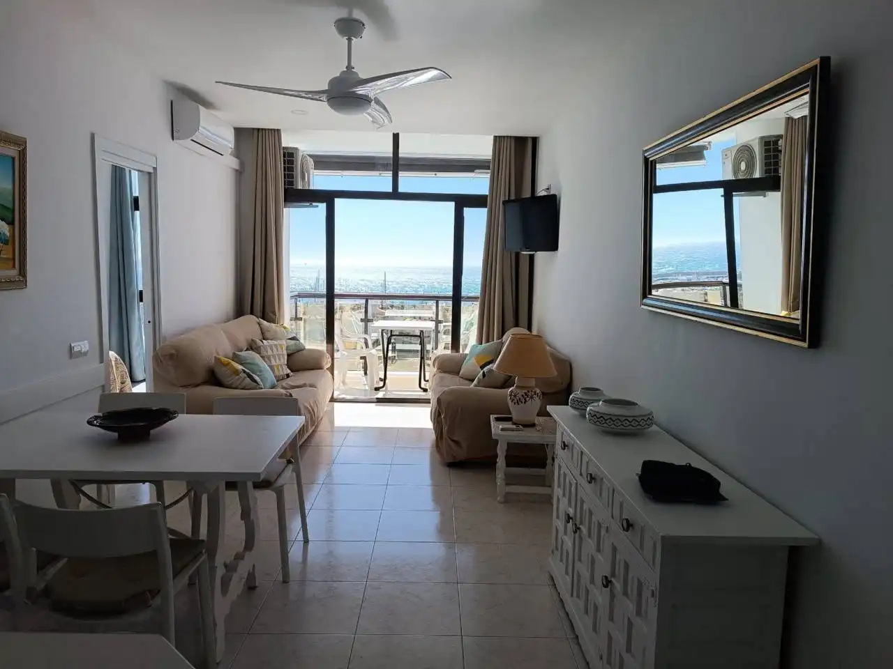 Wohnzimmer von Wohnungen zur Miete in Benalmádena mit Klimaanlage, Terrasse und Möbliert